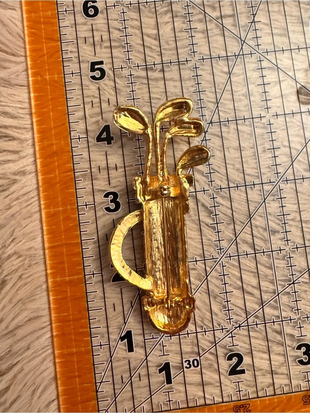 Gold and Black Women's Golf Bag Brooch - Stylish Sports Accessory